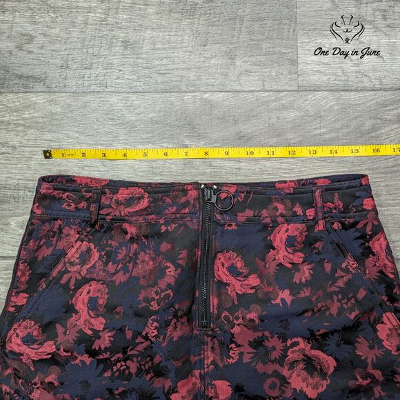 Express Floral Ruffle Edge Mini Skirt Size 8 - Picture 3 of 5